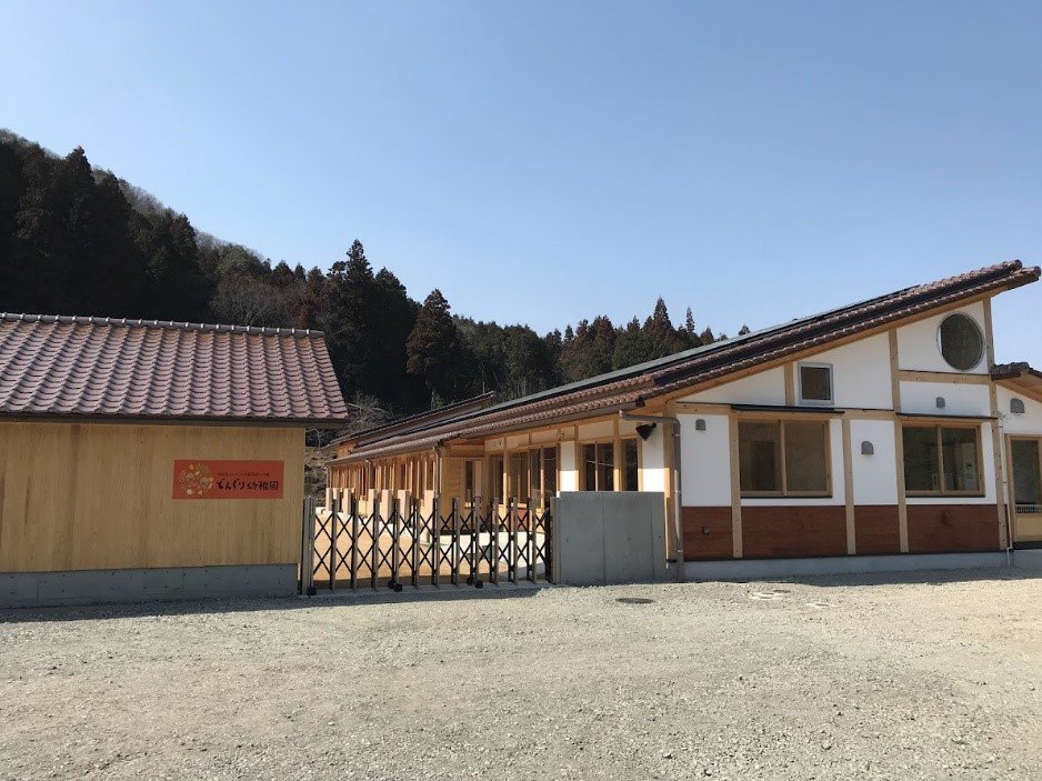 どんぐり幼稚園門